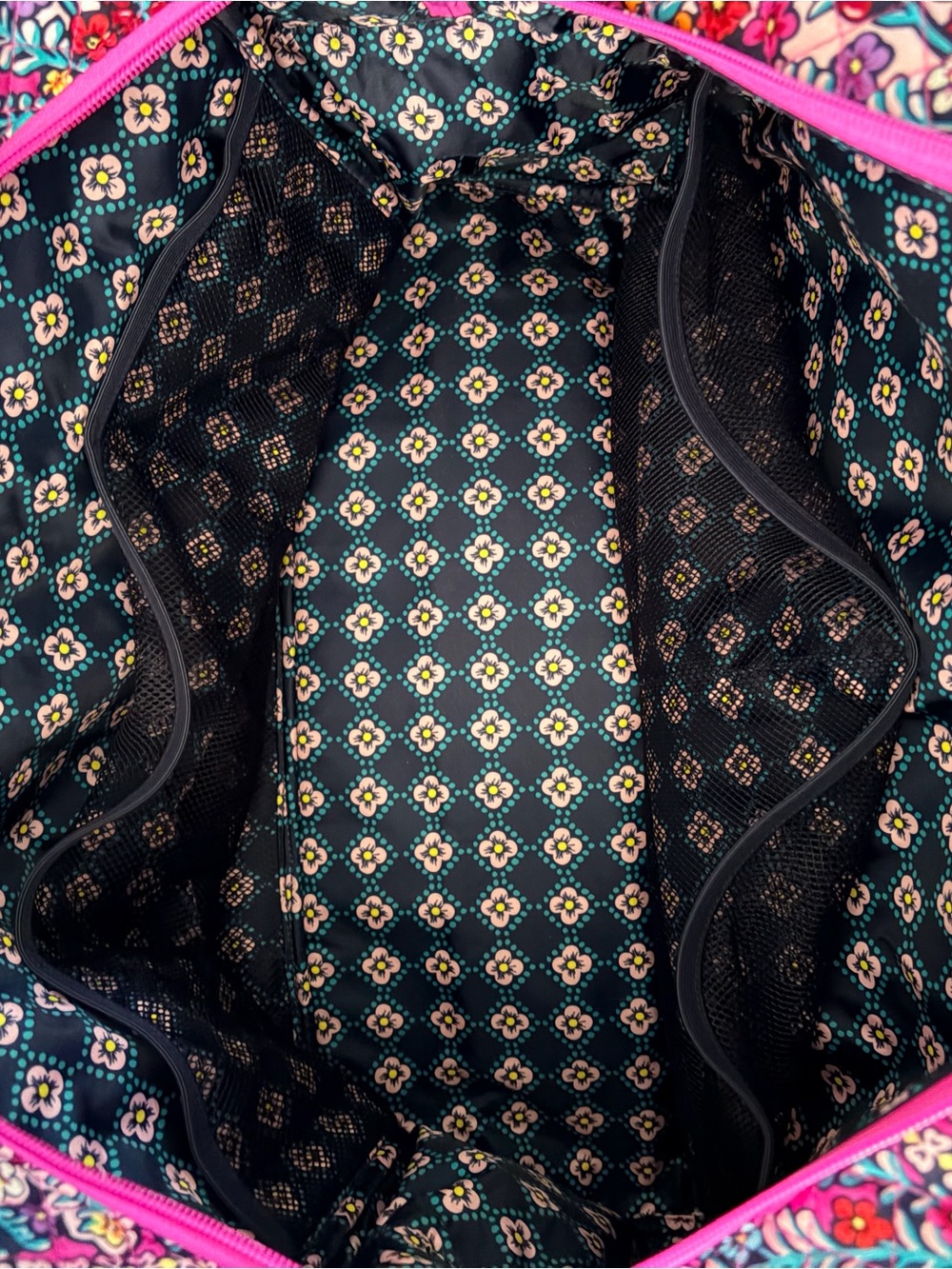 Vera Bradley Hot Pink iconic kaleidoscope rosettes weekender bag - Picture 3 of 5
